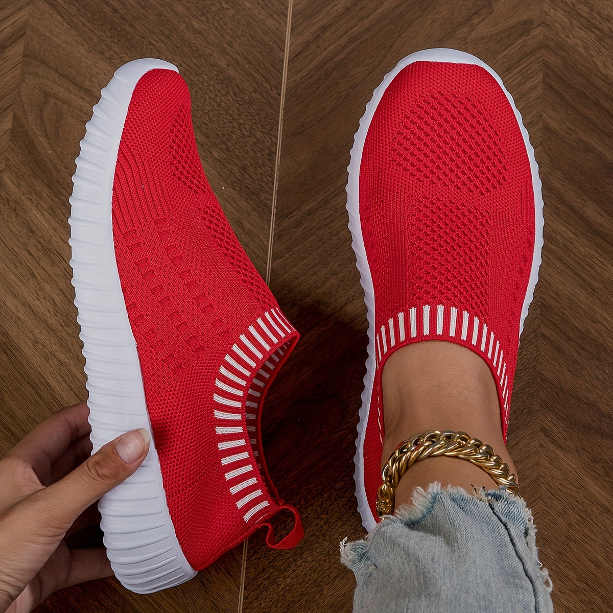 Ultra-lightweight non-slip trainers