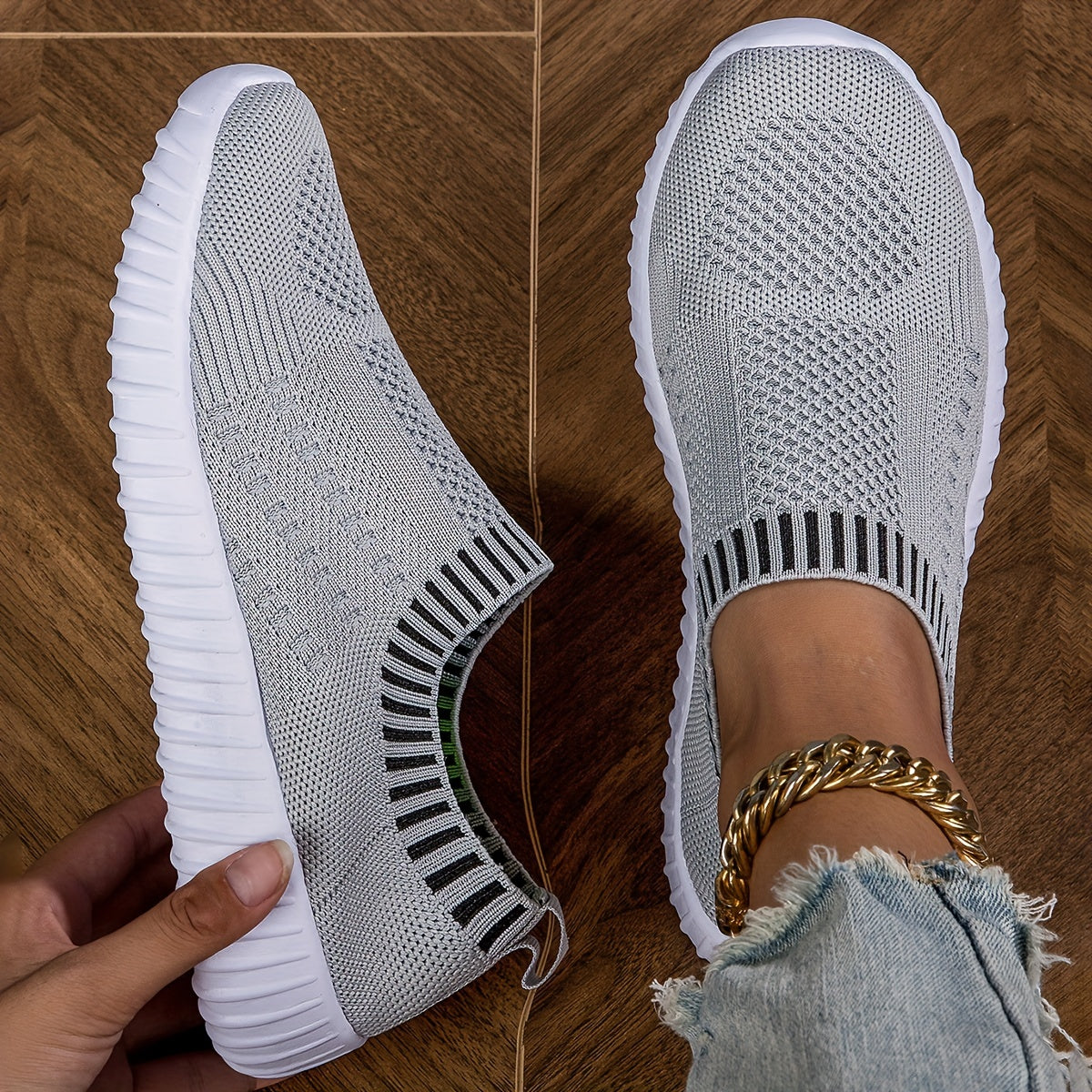 Ultra-lightweight non-slip trainers
