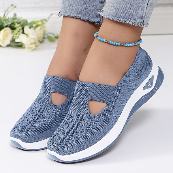 Easy slip-on trainers with stable comfort