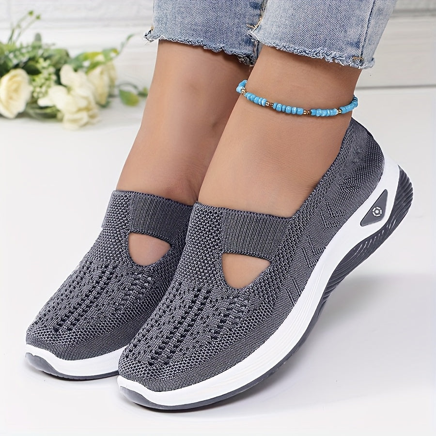 Easy slip-on trainers with stable comfort