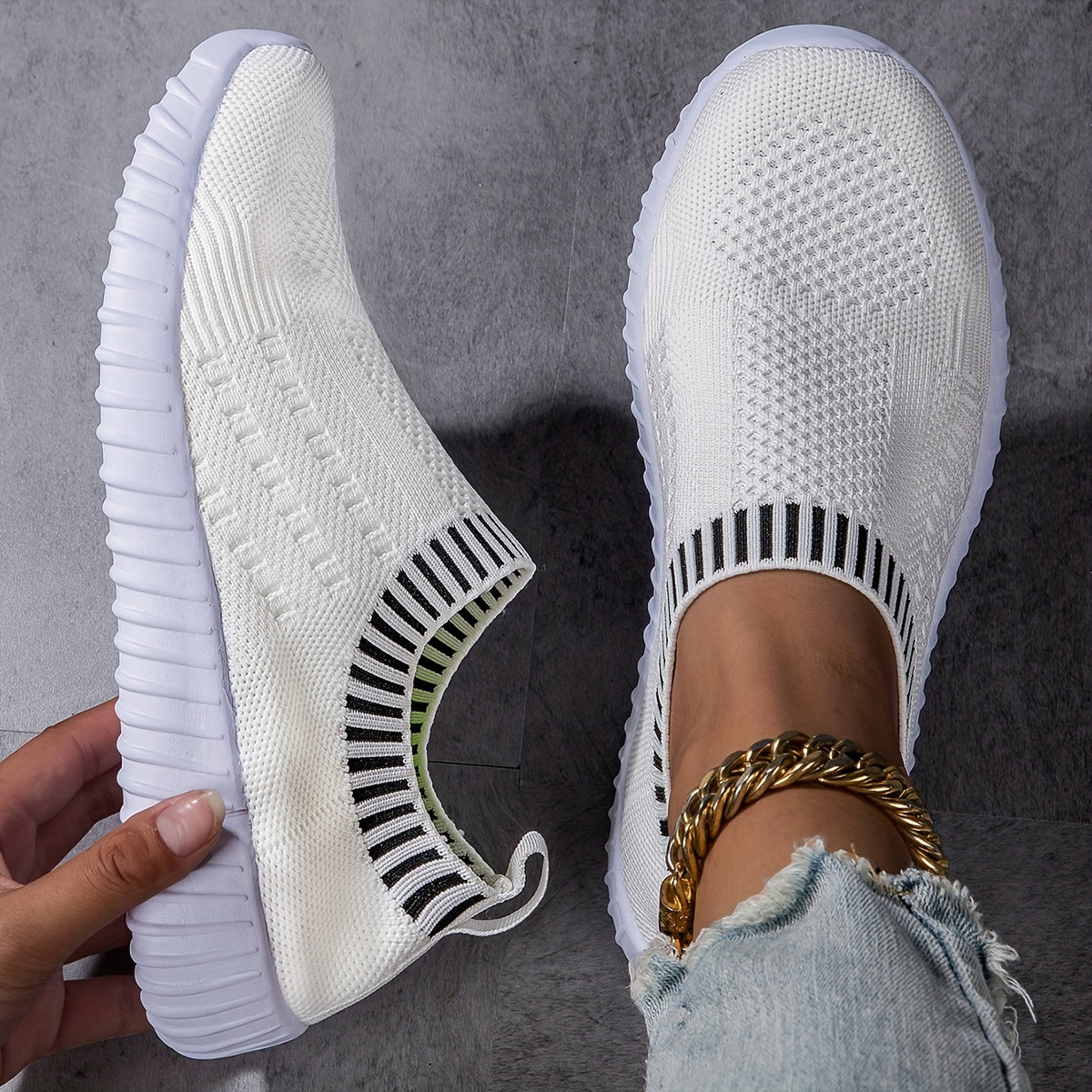 Ultra-lightweight non-slip trainers