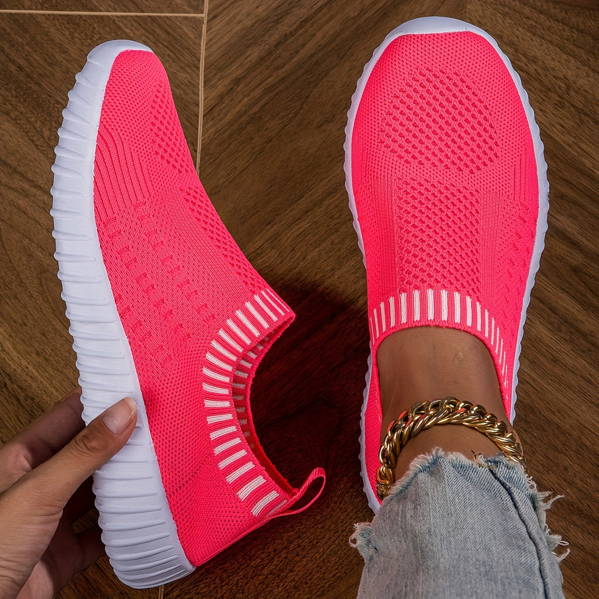Ultra-lightweight non-slip trainers