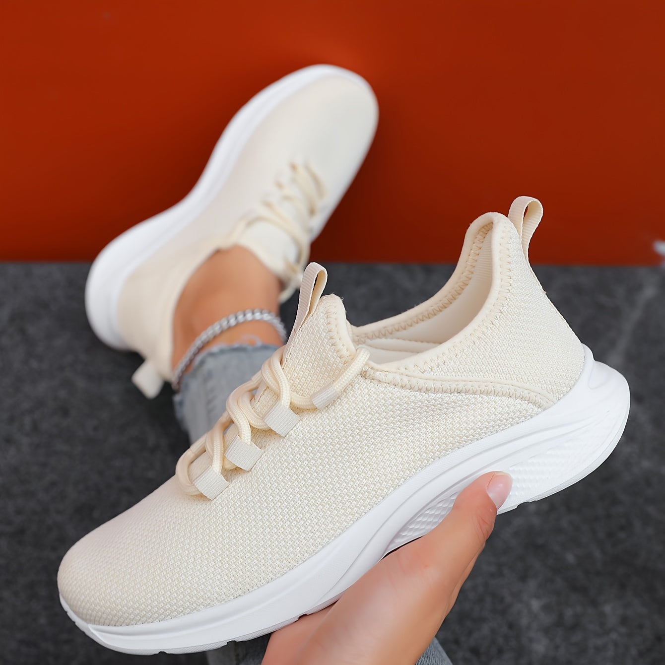 Ultra-light breathable comfort trainers