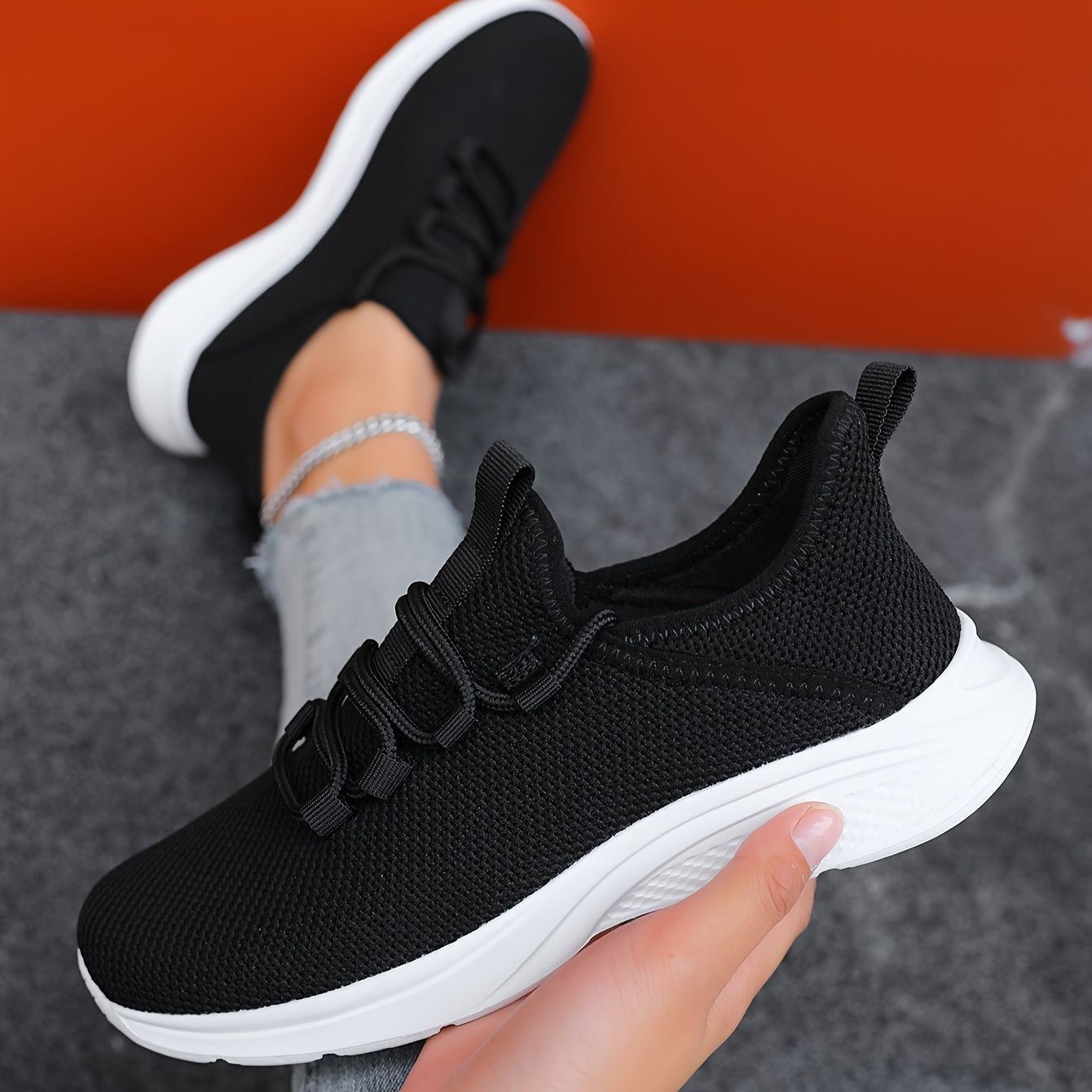 Ultra-light breathable comfort trainers