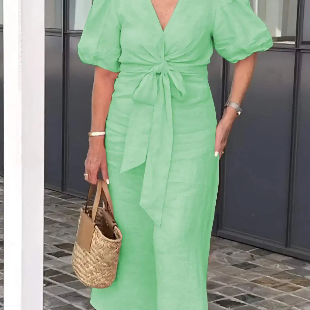 LYNORA | ELEGANT MIDI DRESS WITH V-NECK