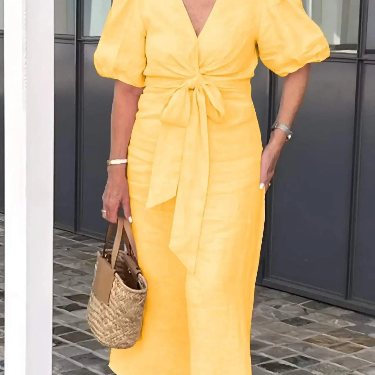 LYNORA | ELEGANT MIDI DRESS WITH V-NECK