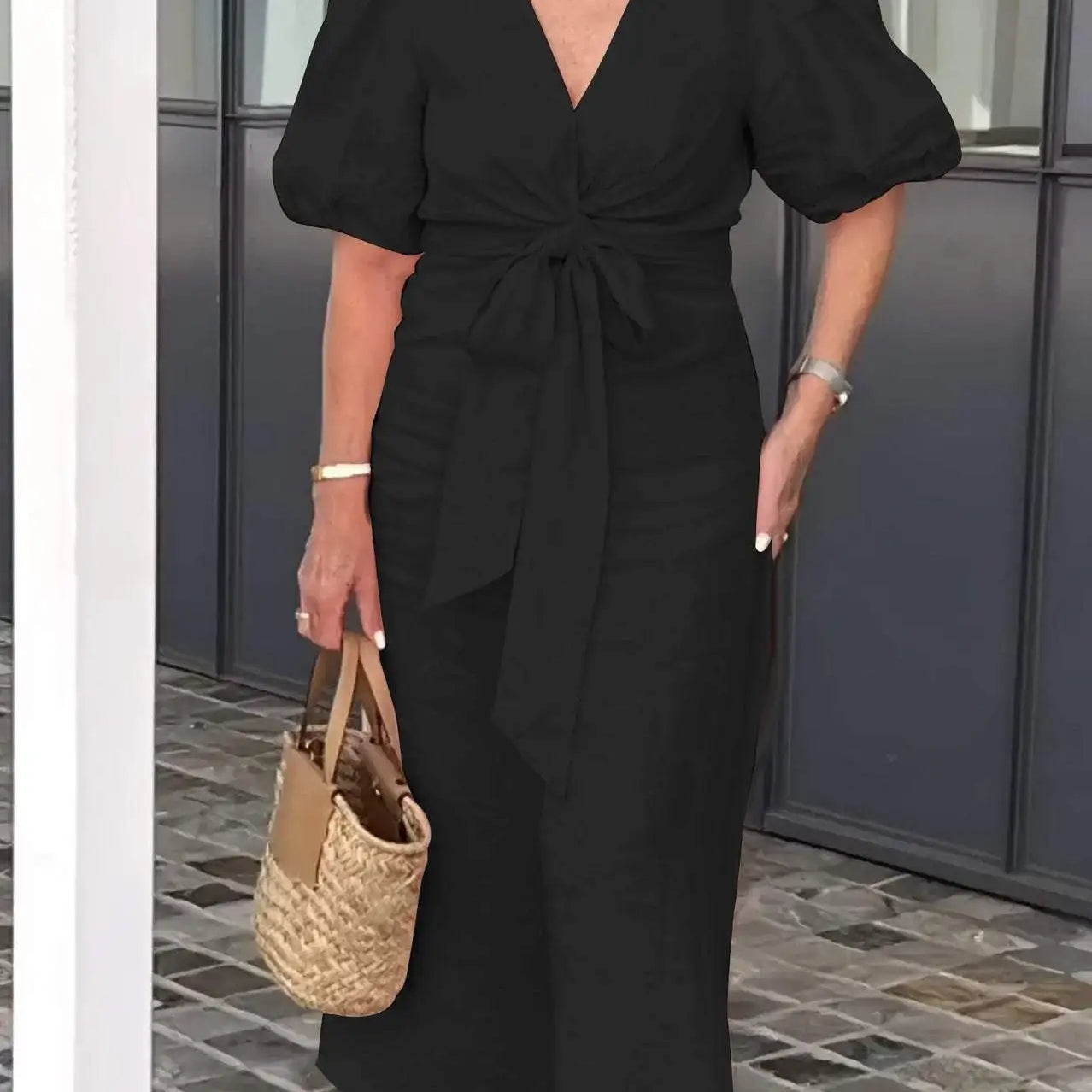 LYNORA | ELEGANT MIDI DRESS WITH V-NECK