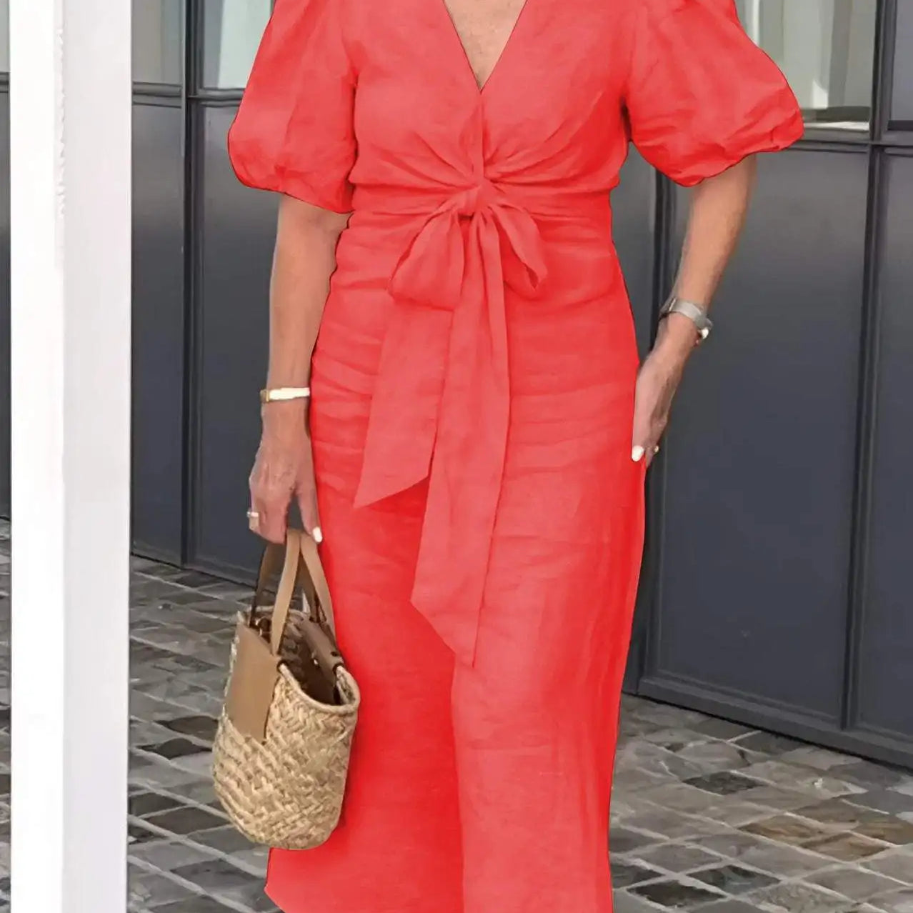 LYNORA | ELEGANT MIDI DRESS WITH V-NECK